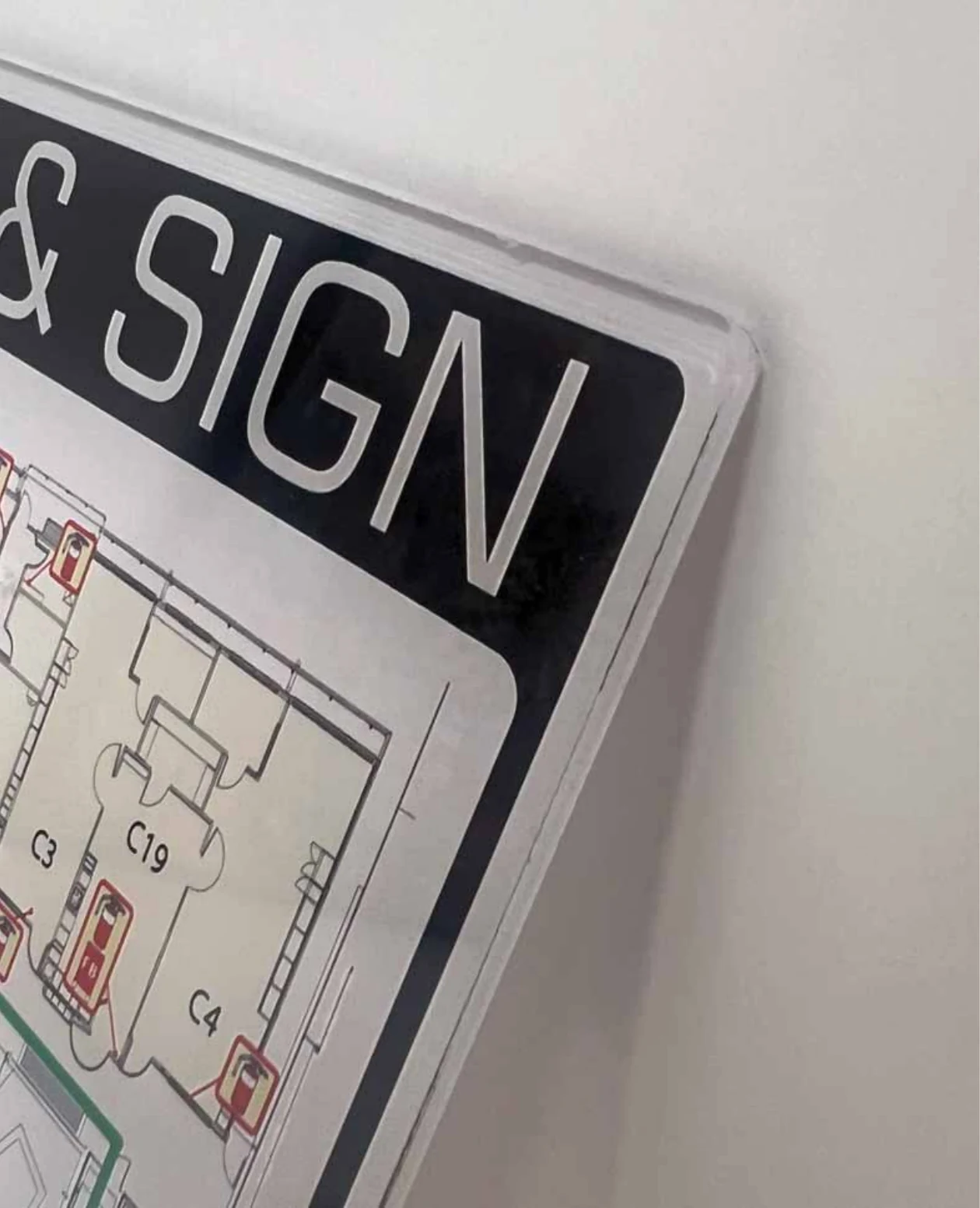 Close-up of the clear edge of a 3 mm acrylic evacuation sign